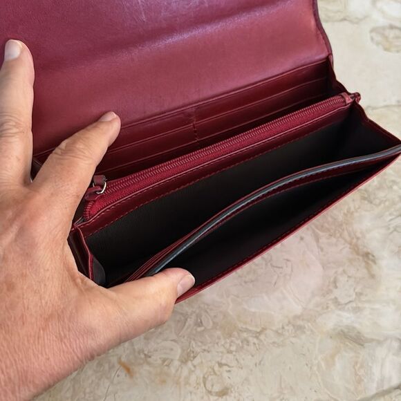 GUCCI Red Shiny Leather Interlocking G Heart Flap Long Wallet - Picture 12 of 14